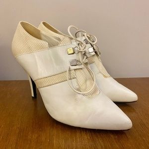 Via Veneto Italian leather pumps heels white size 7.5